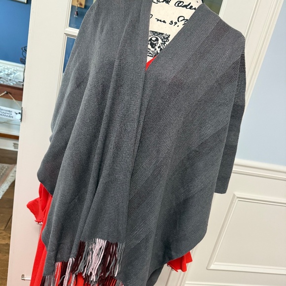 Shoulder Shawl, charcoal gray, knit with colored fringe NWOT - Picture 1 of 3